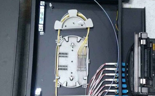 2025年展望：富龙光纤通信 - 引领光纤熔接与卓尼光缆施工新趋势