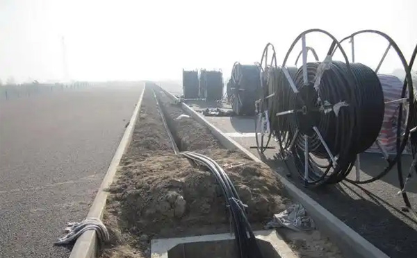 卓尼光缆施工如何应对复杂地形布线难题？